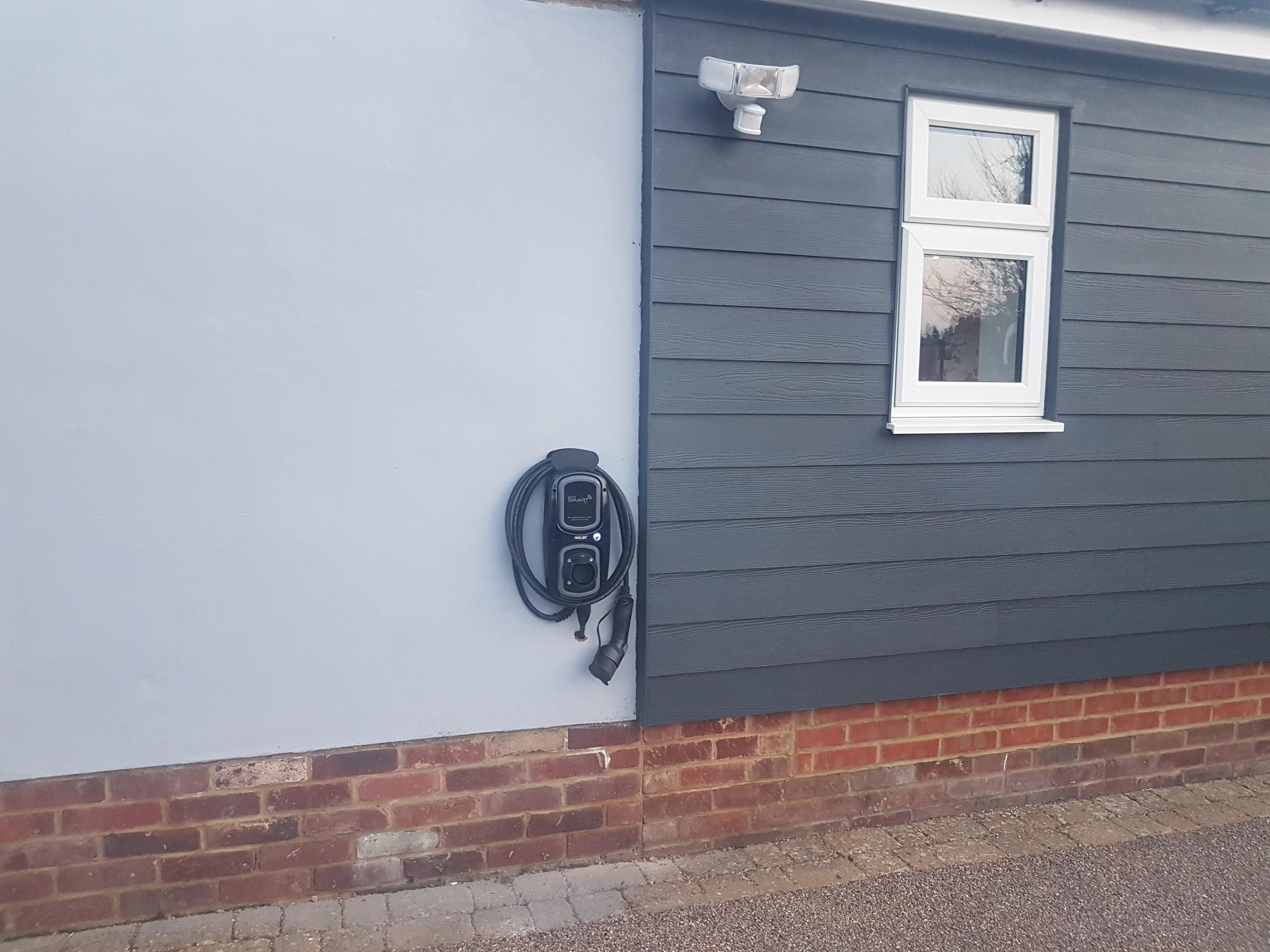 Rolec 7.4KW tethered smart wallpod